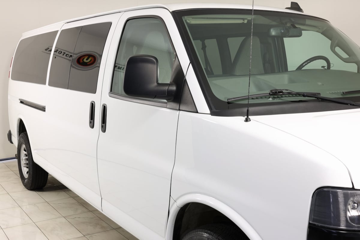 2023 Chevrolet Express Passenger LS photo 29
