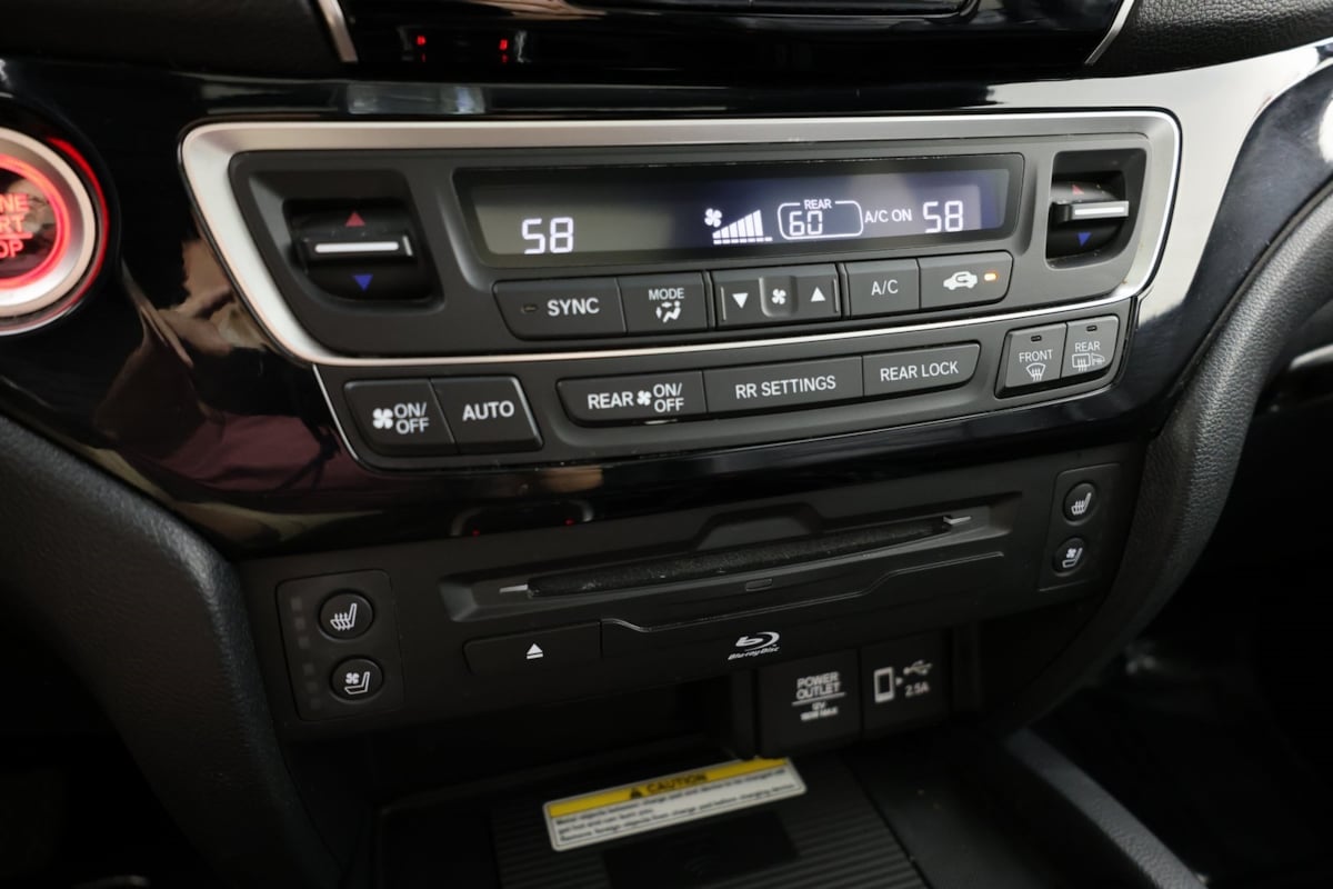2021 Honda Pilot Black Edition photo 26