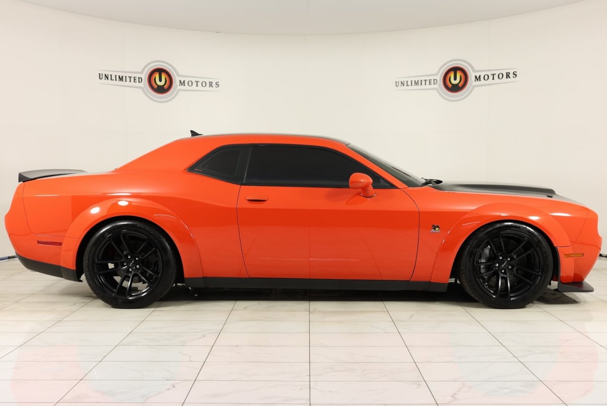 2021 Dodge Challenger R/T Scat Pack Widebody photo 2