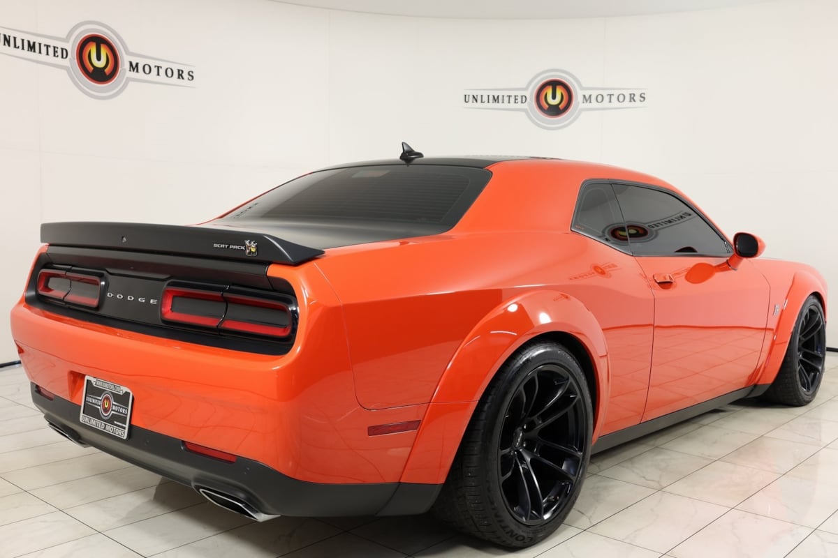 2021 Dodge Challenger R/T Scat Pack Widebody photo 3