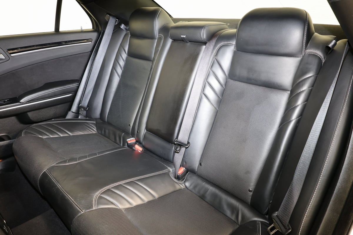 2023 Chrysler 300 photo 2