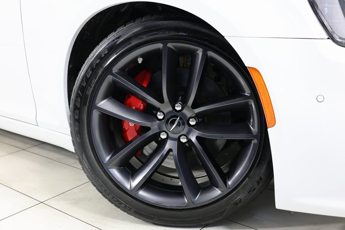 2023 Chrysler 300 photo 4