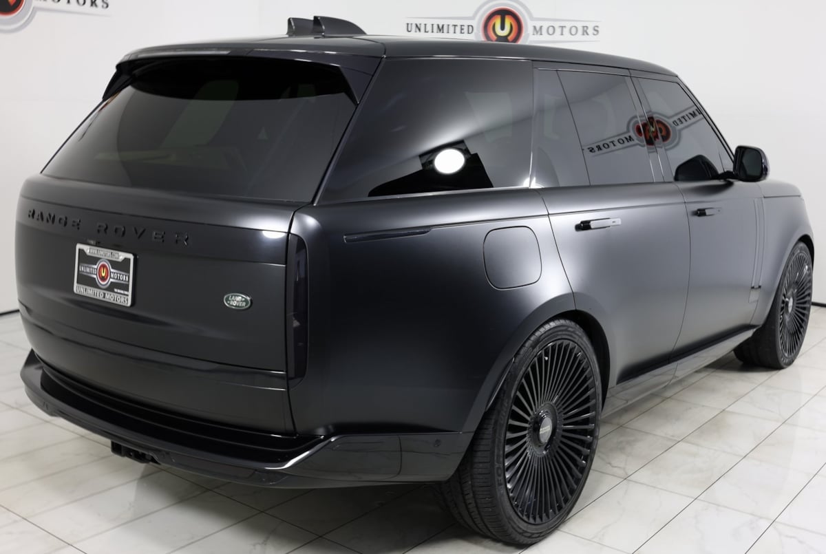 2023 Land Rover Range Rover SE photo 2