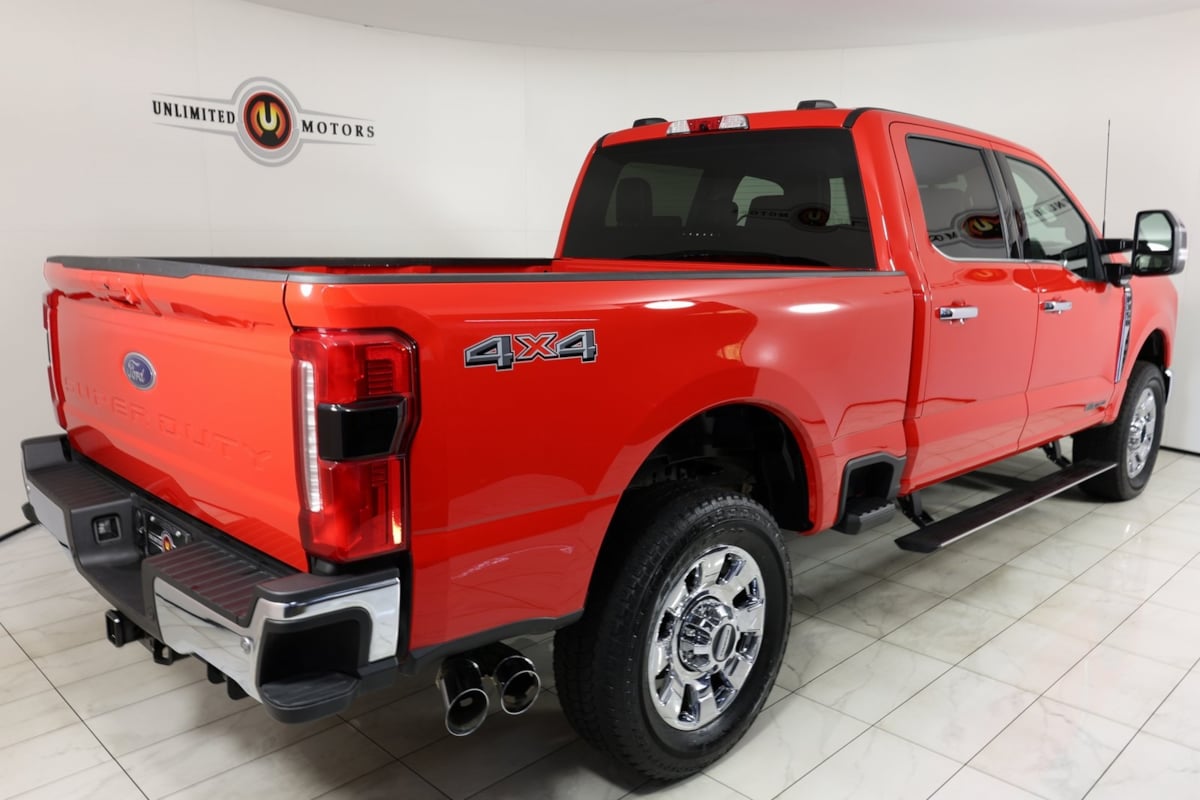 2025 Ford F-350 Lariat photo 3
