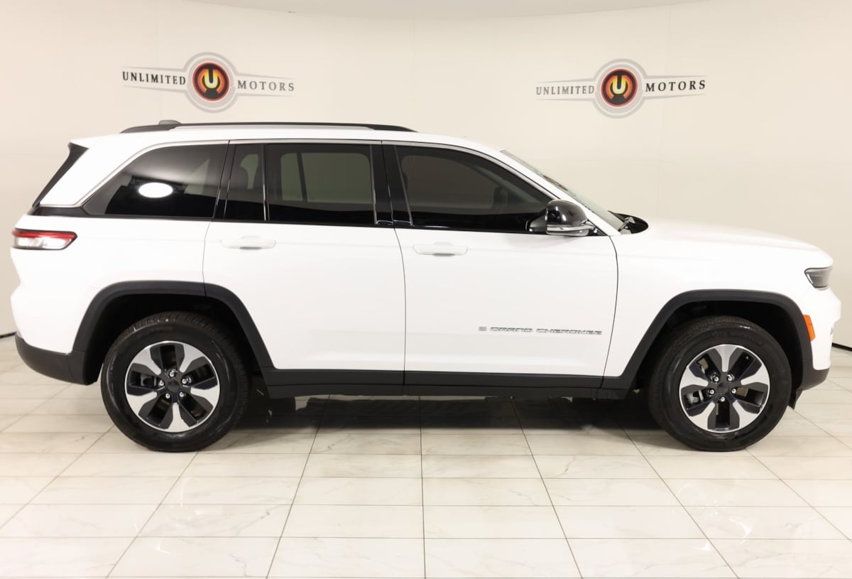2023 Jeep Cherokee 4xe photo 2