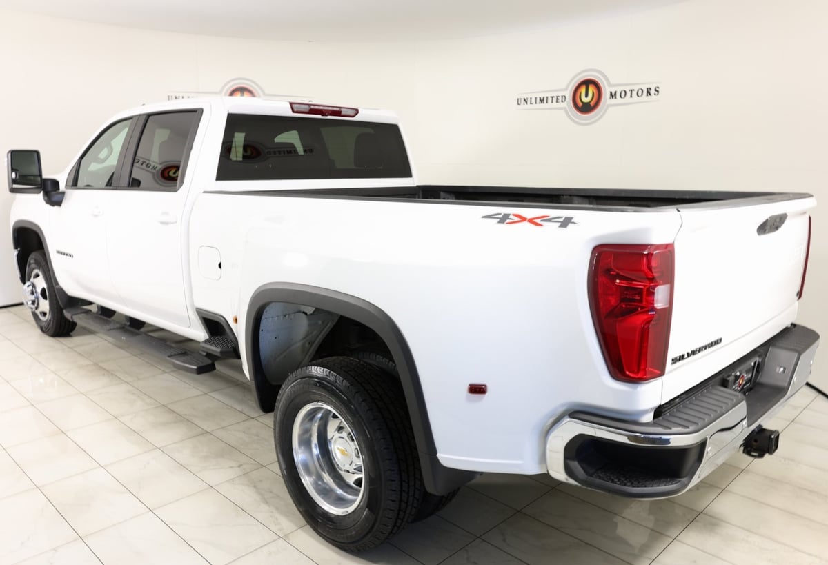 2024 Chevrolet Silverado 3500HD LT photo 4