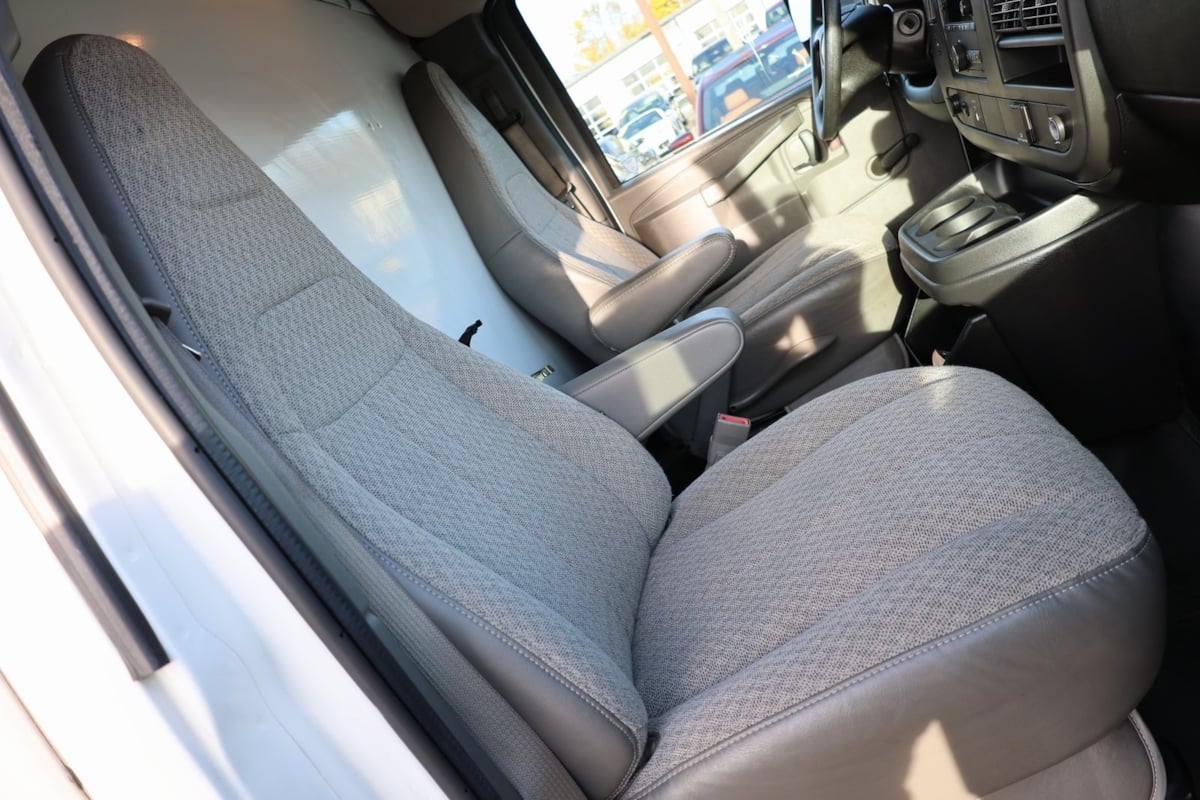 2016 Chevrolet Express Cutaway 3500 Van photo 4