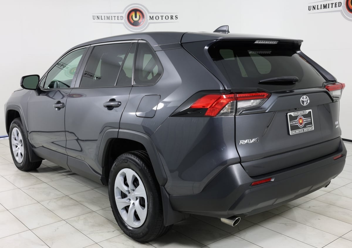 2024 Toyota RAV4 LE photo 3