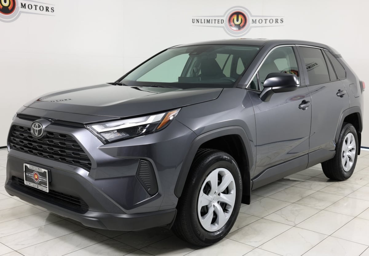 2024 Toyota RAV4 LE photo 4