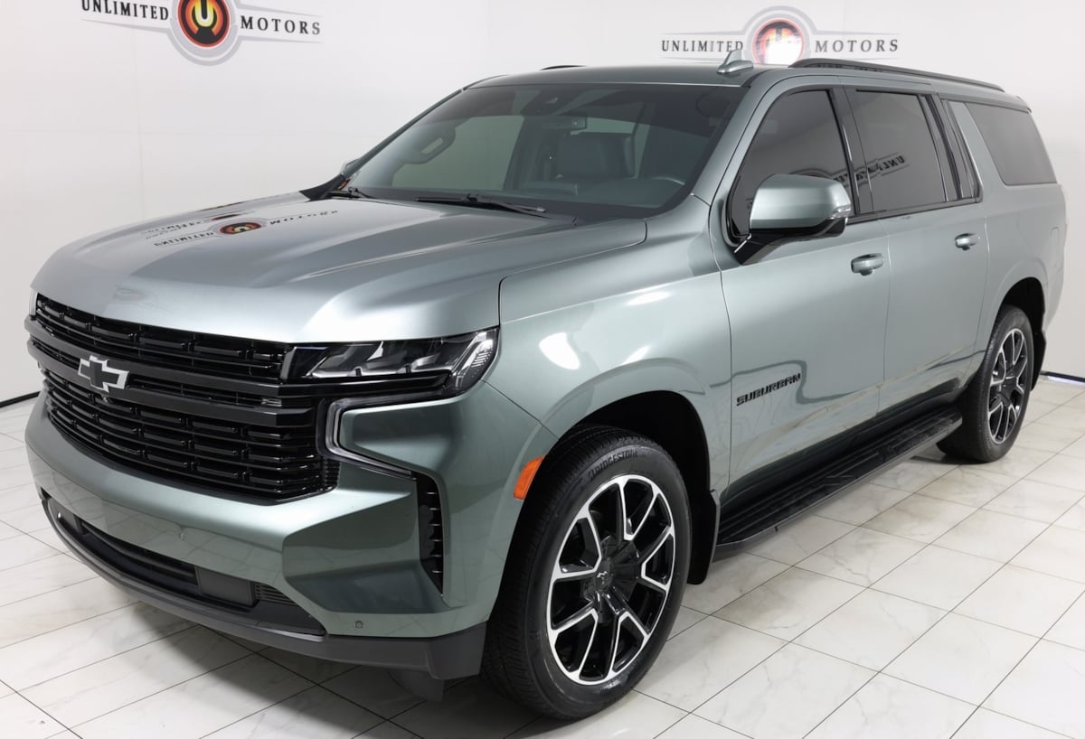 2023 Chevrolet Suburban RST photo 4