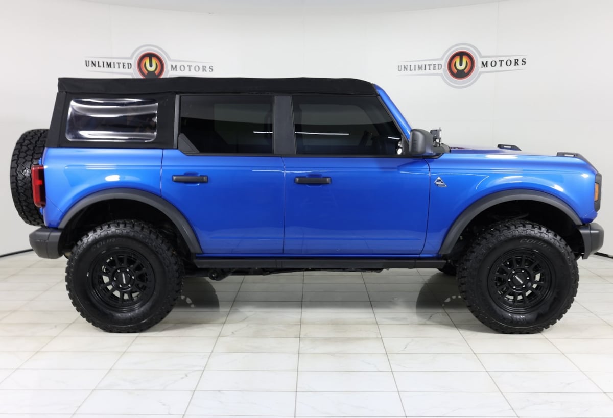 2022 Ford Bronco Black Diamond photo 2