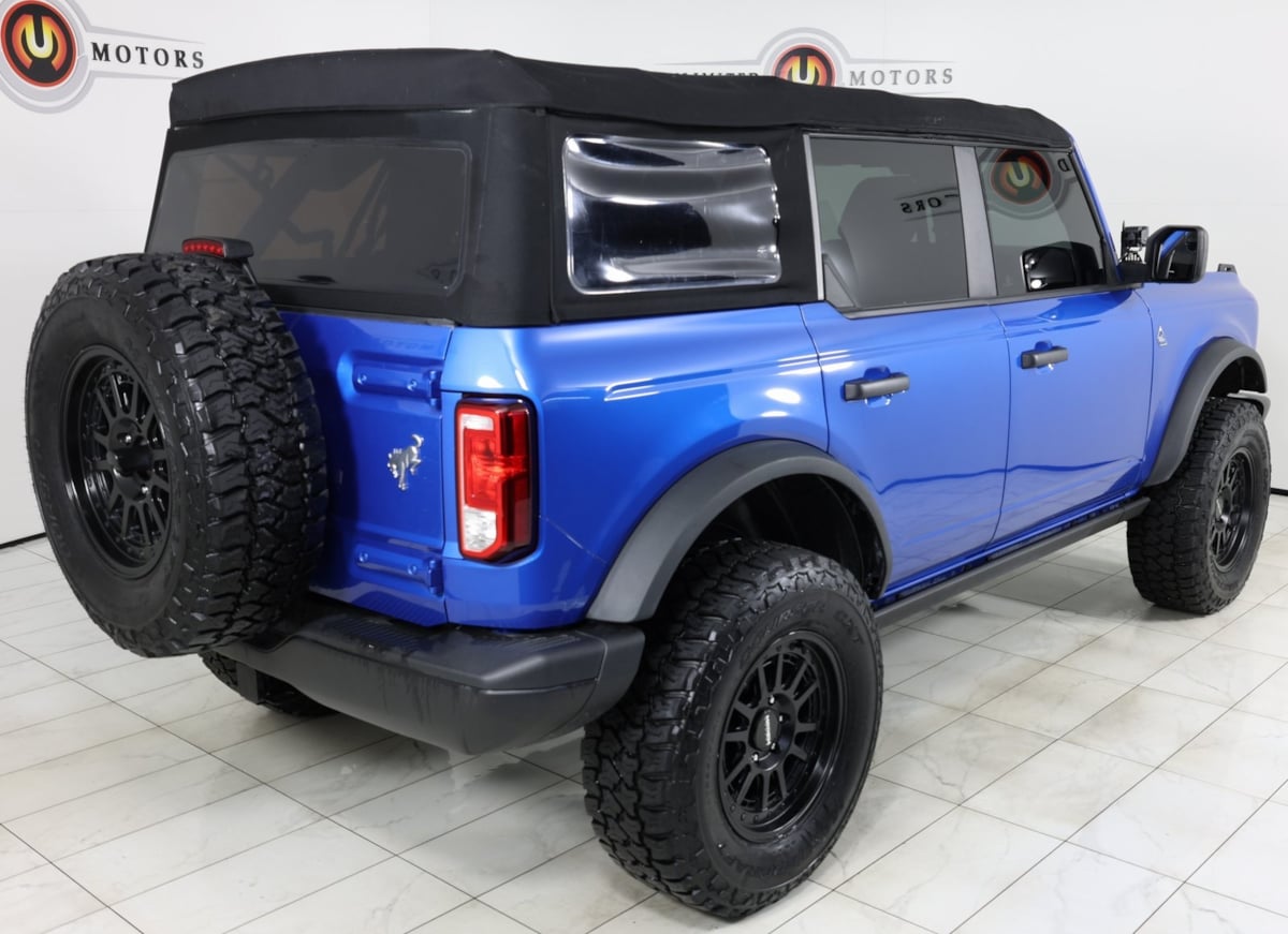 2022 Ford Bronco Black Diamond photo 3
