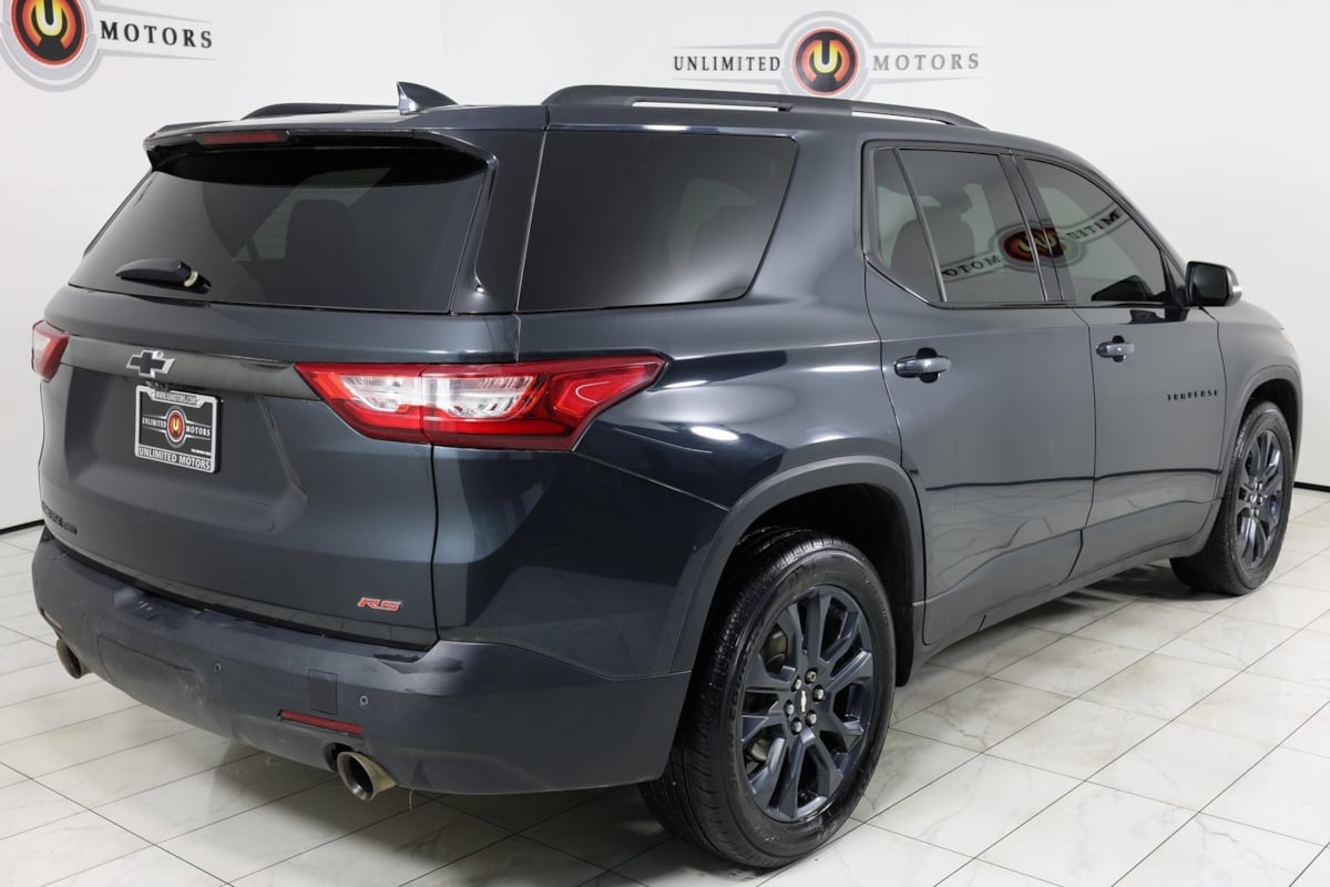 2021 Chevrolet Traverse RS photo 2