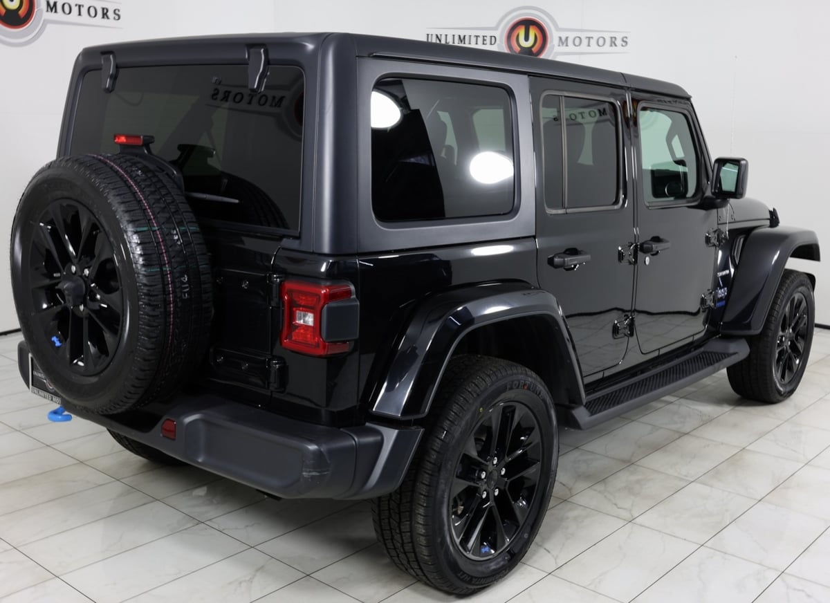 2022 Jeep Wrangler 4xe Unlimited Sahara photo 3