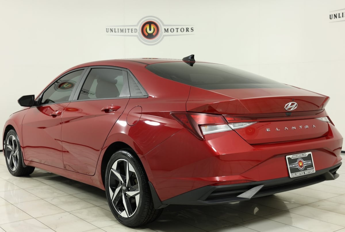 2023 Hyundai Elantra SEL photo 4