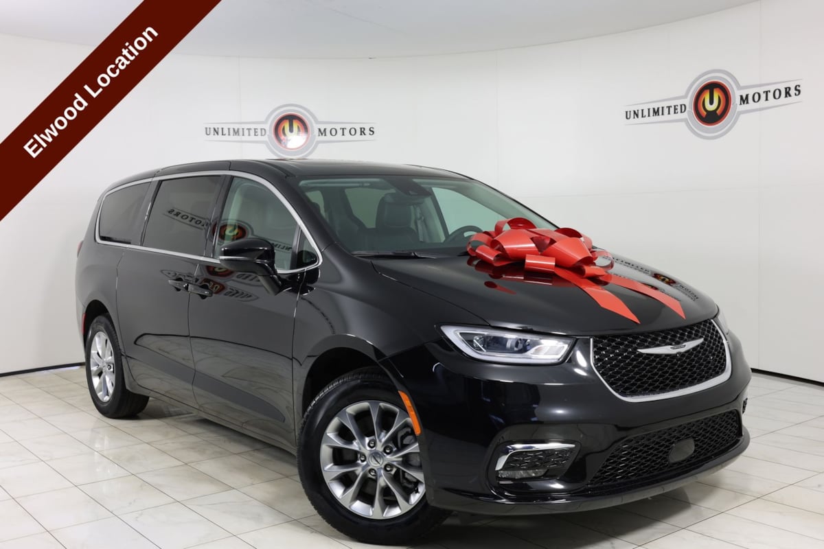 2024 Chrysler Pacifica Touring L AWD's photo