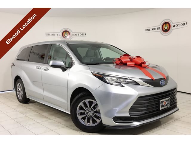 Celestial Silver Metallic 2022 Toyota Sienna LE 8-Passenger FWD Minivan Front-Wheel Drive Automatic