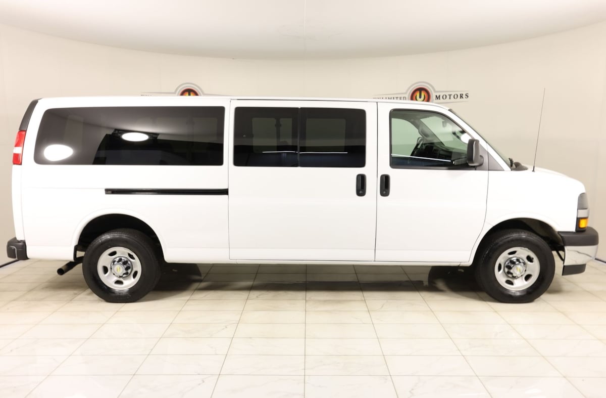2024 Chevrolet Express Passenger LT - Photo 2