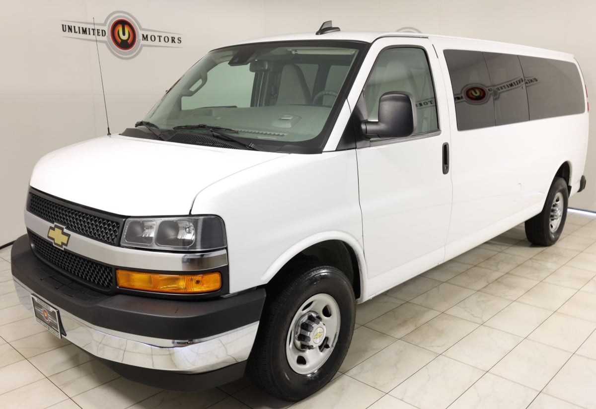 2024 Chevrolet Express Passenger LT - Photo 5