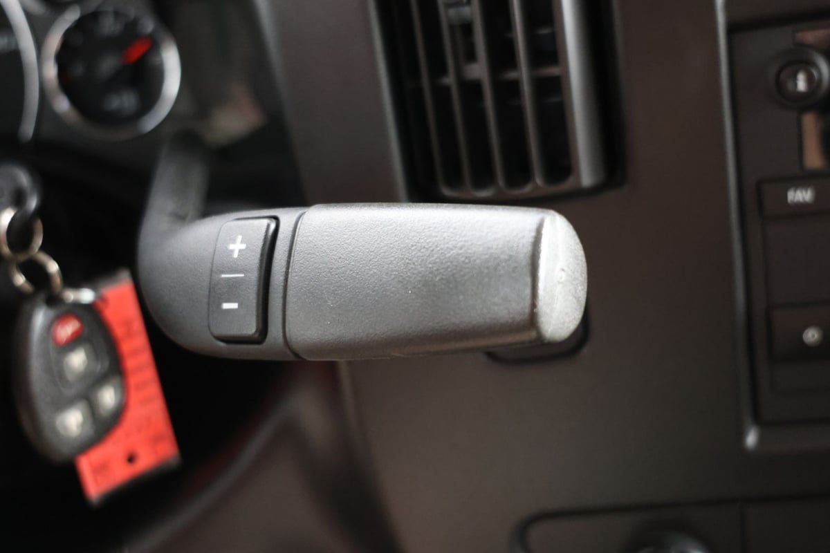 2024 Chevrolet Express Passenger LT - Photo 6