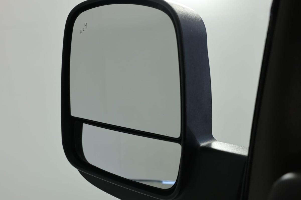 2024 Chevrolet Express Passenger LT - Photo 17