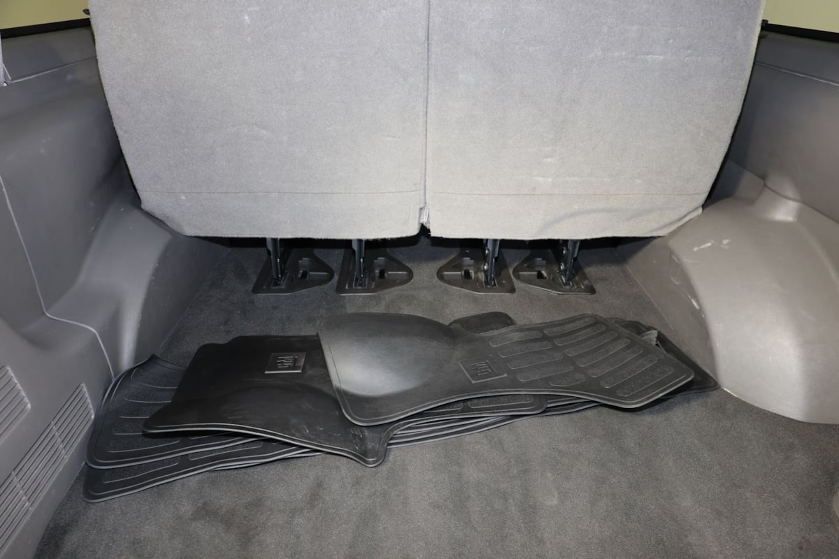 2024 Chevrolet Express Passenger LT - Photo 18