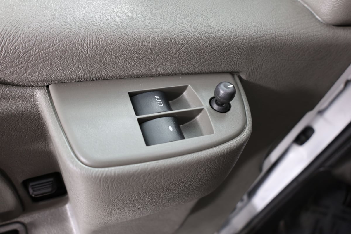2024 Chevrolet Express Passenger LT - Photo 21