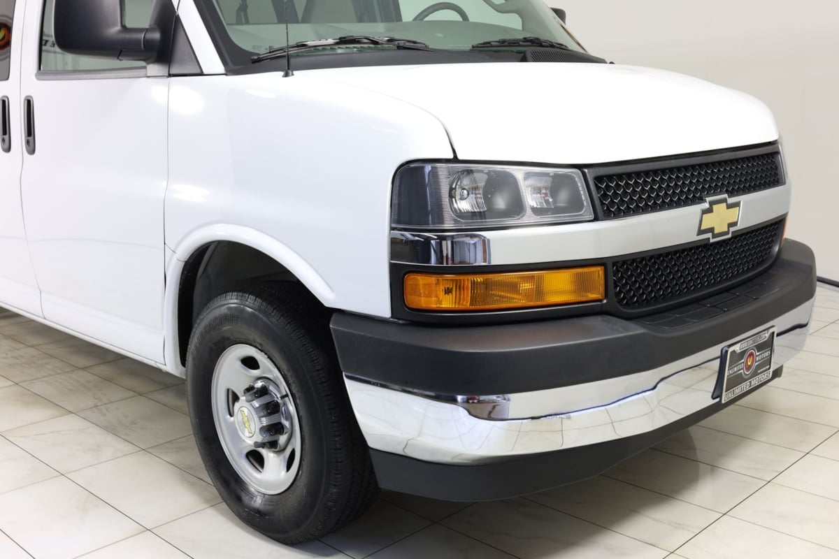 2024 Chevrolet Express Passenger LT - Photo 32