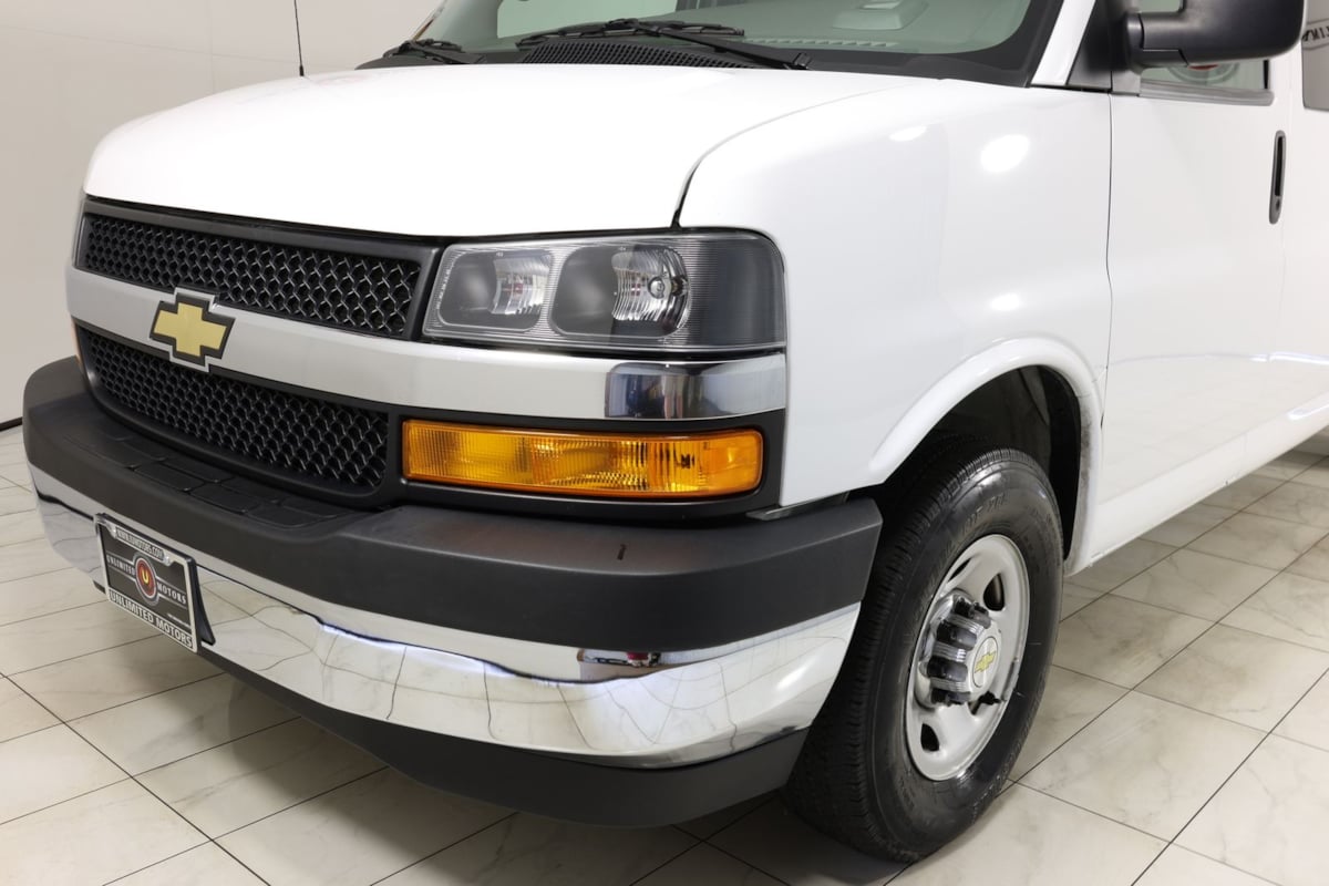 2024 Chevrolet Express Passenger LT - Photo 33