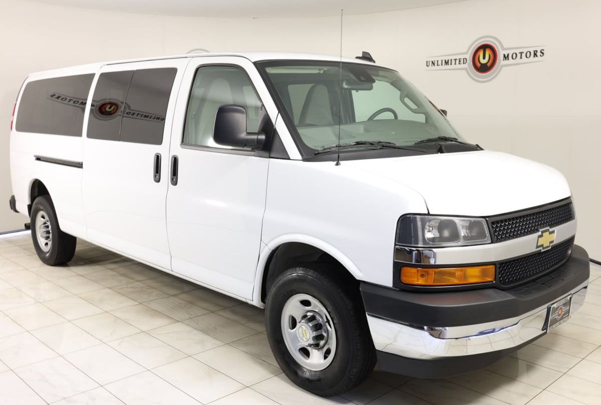 2024 Chevrolet Express Passenger LT - Photo 34