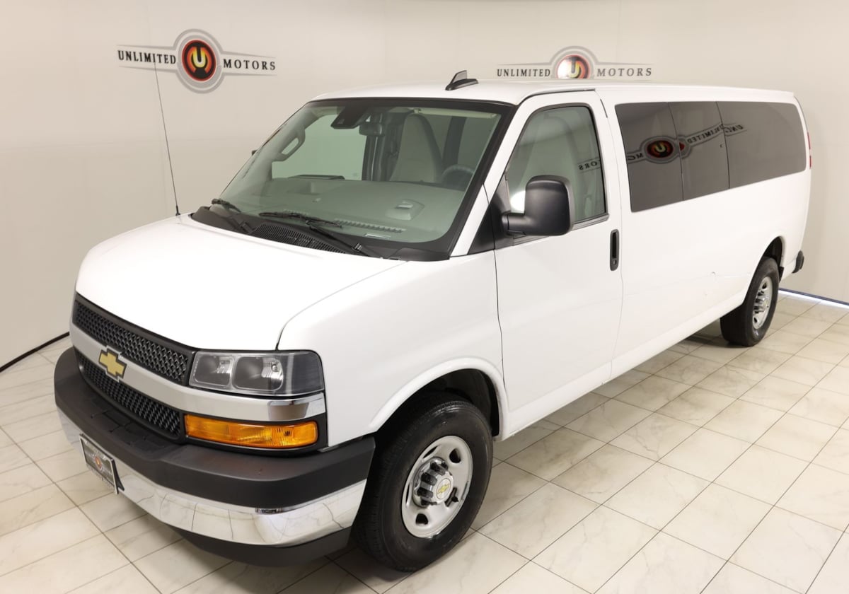2024 Chevrolet Express Passenger LT - Photo 35