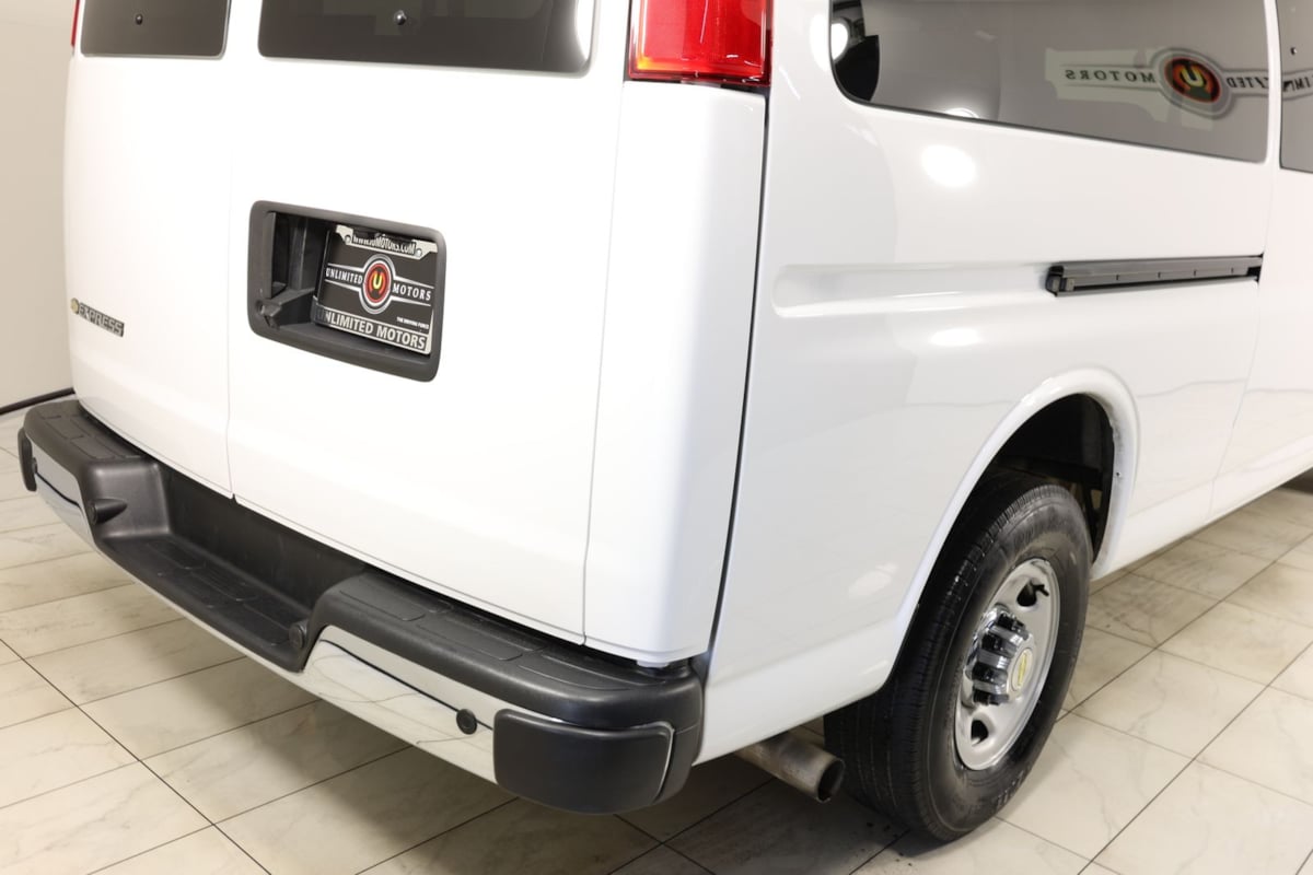 2024 Chevrolet Express Passenger LT - Photo 37