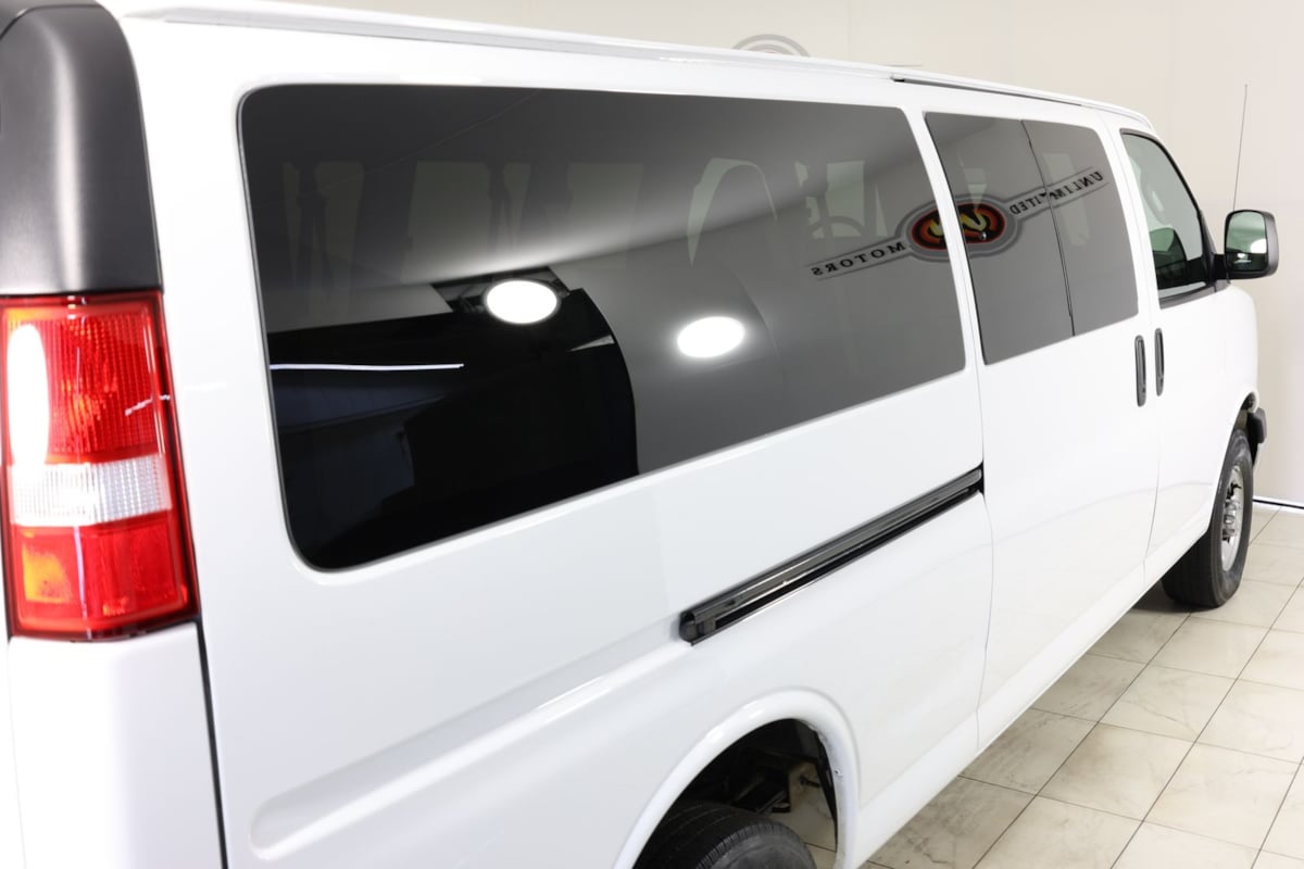 2024 Chevrolet Express Passenger LT - Photo 38