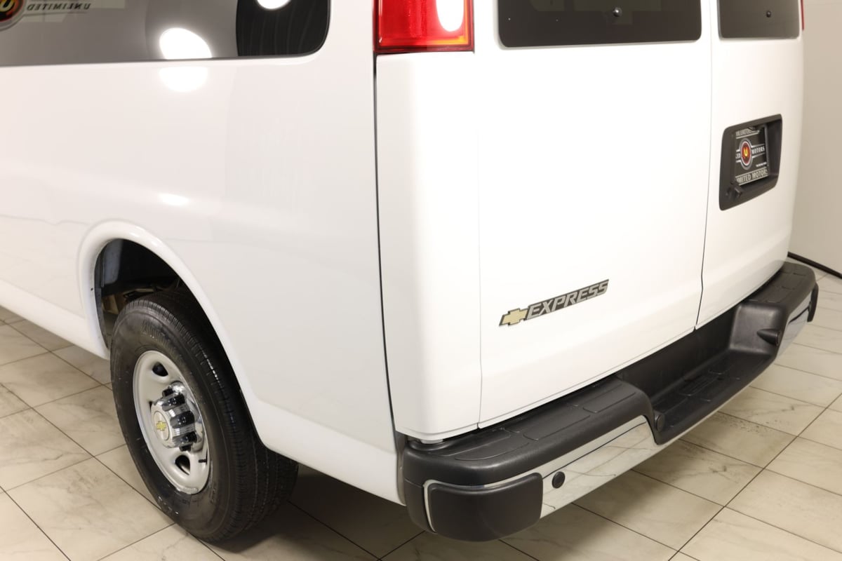 2024 Chevrolet Express Passenger LT - Photo 39