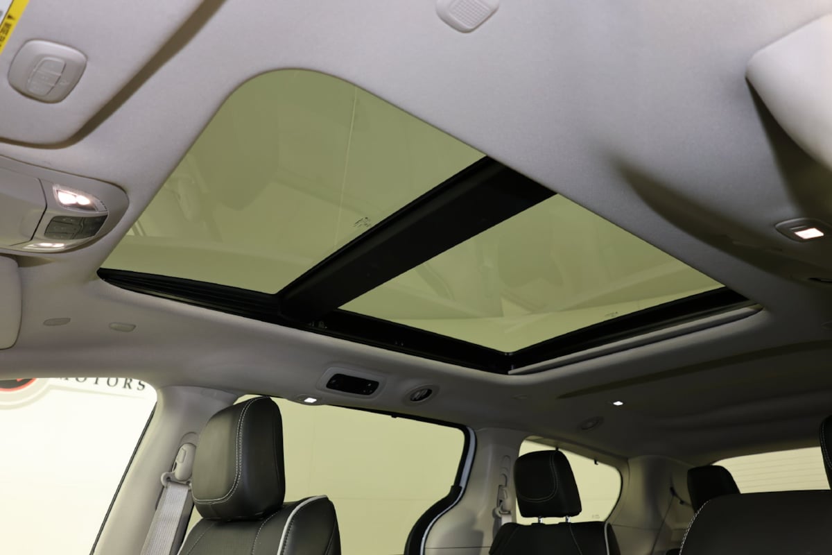 2024 Chrysler Pacifica Limited - Photo 14
