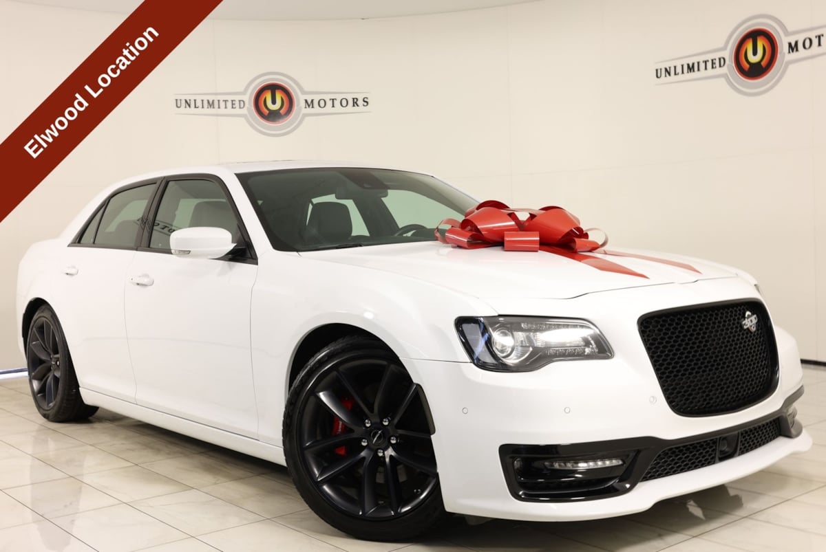 2023 Chrysler 300 C's photo