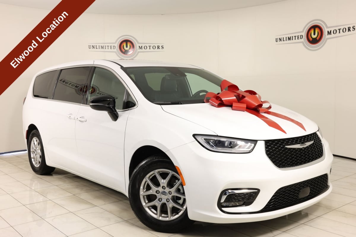2025 Chrysler Pacifica Select's photo