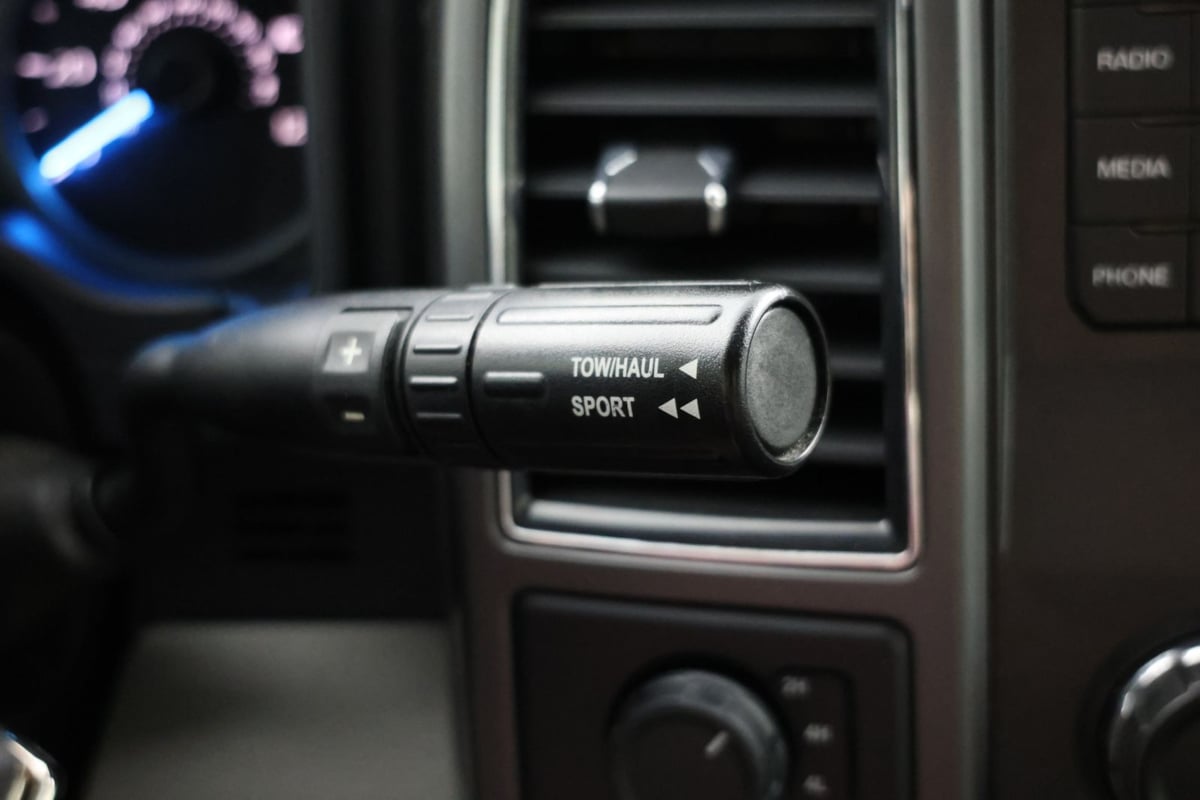 View vehicle photo 6
