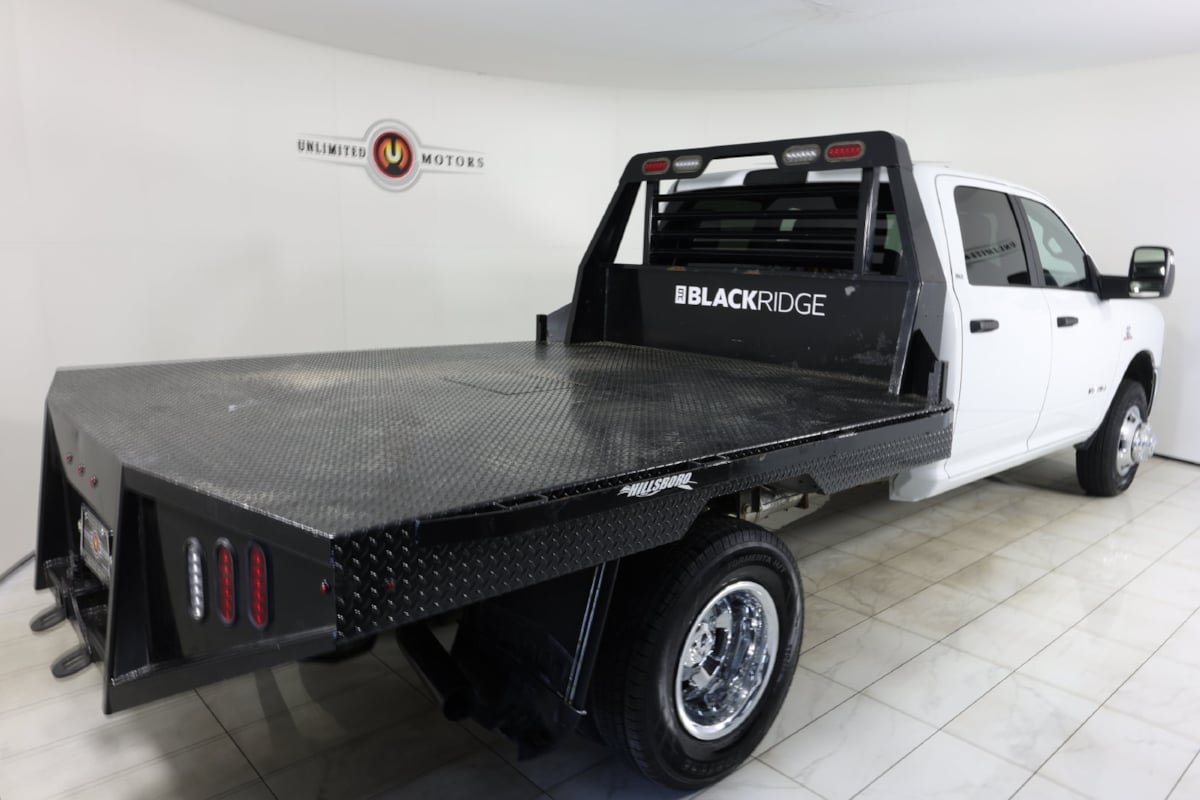 2024 RAM Ram 3500 Chassis Cab SLT - Photo 3