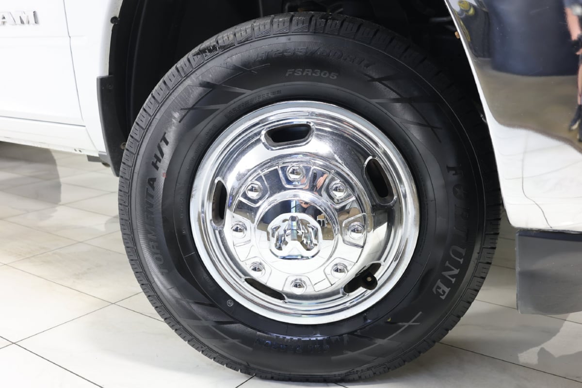 2024 RAM Ram 3500 Chassis Cab SLT - Photo 11