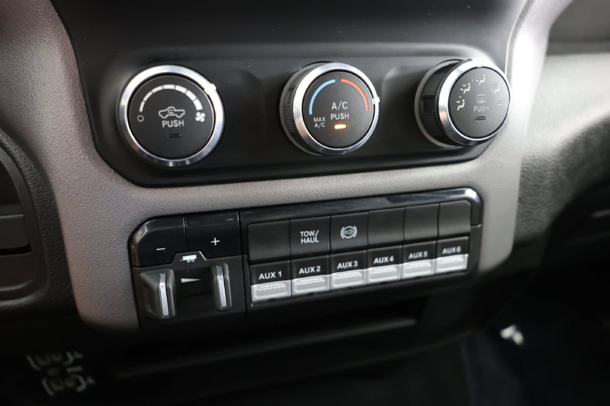 2024 RAM Ram 3500 Chassis Cab SLT - Photo 26
