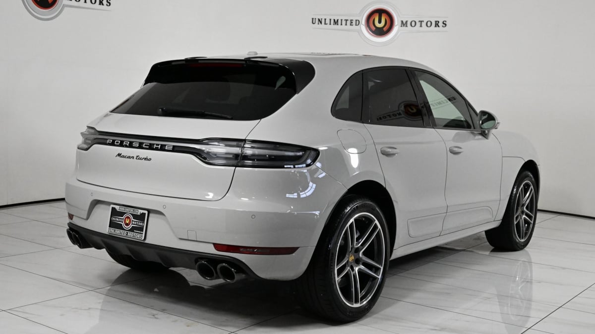 2021 Porsche Macan Turbo photo 3