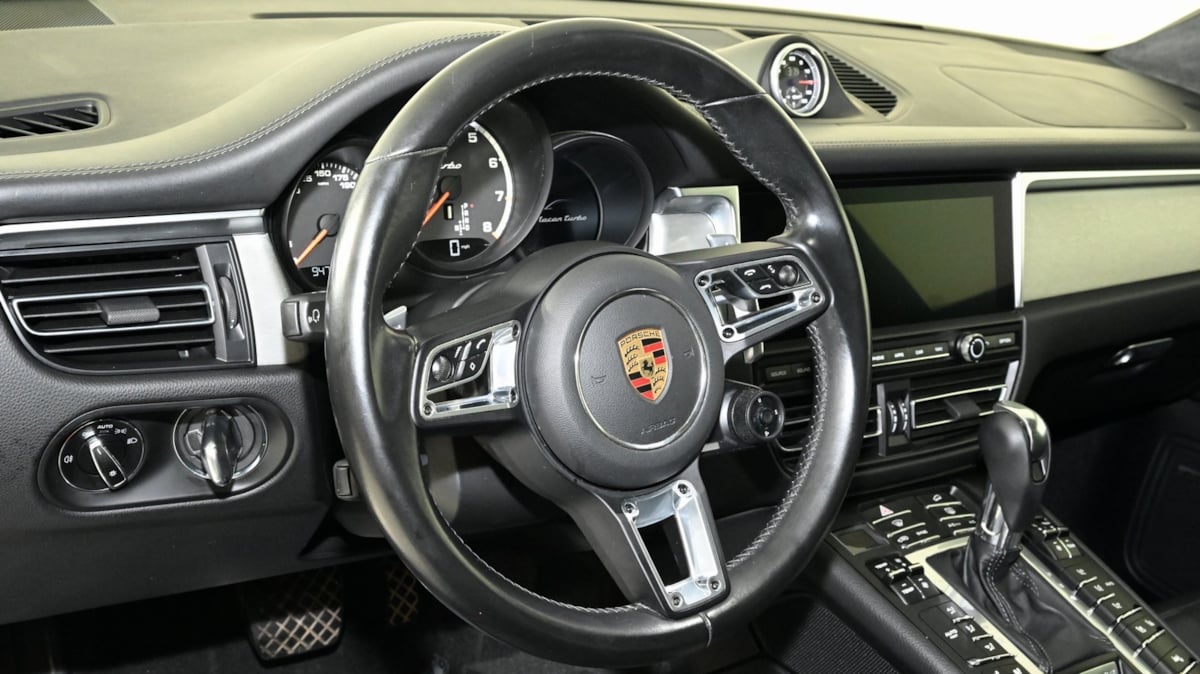 2021 Porsche Macan Turbo photo 6