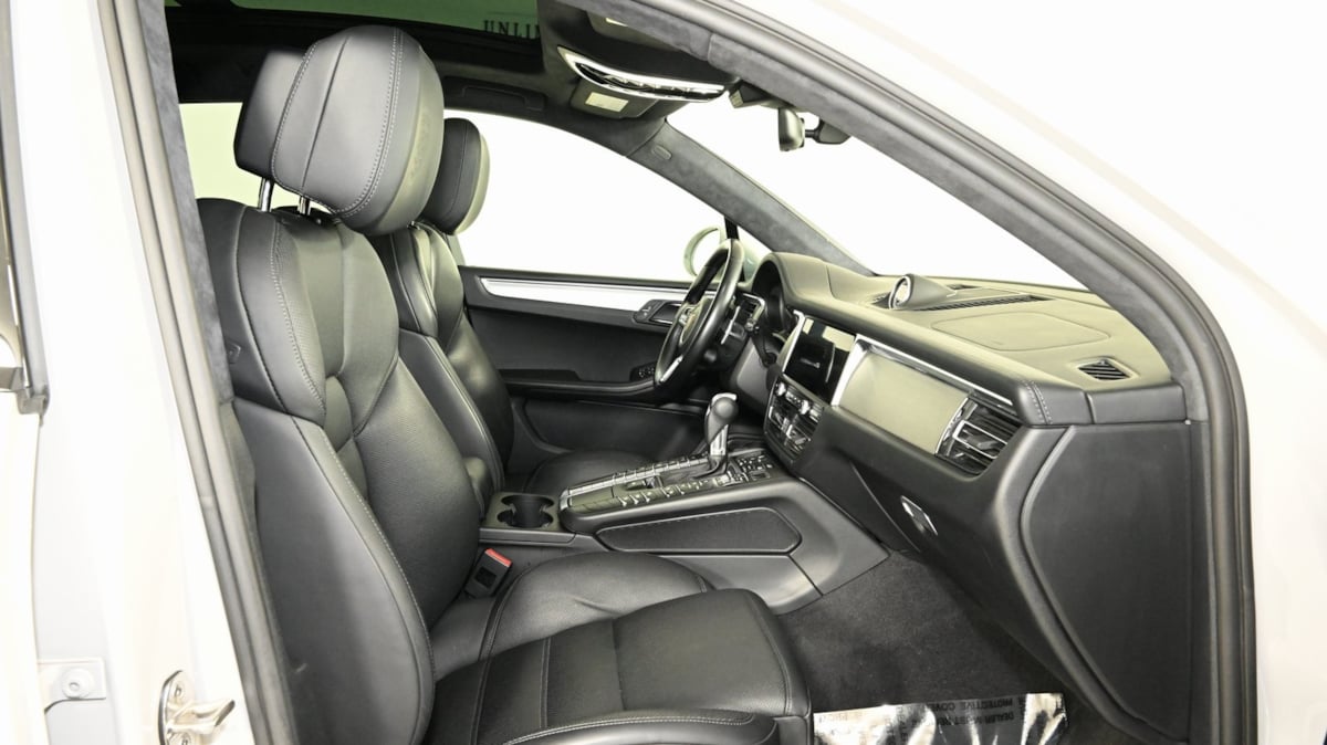 2021 Porsche Macan Turbo photo 11