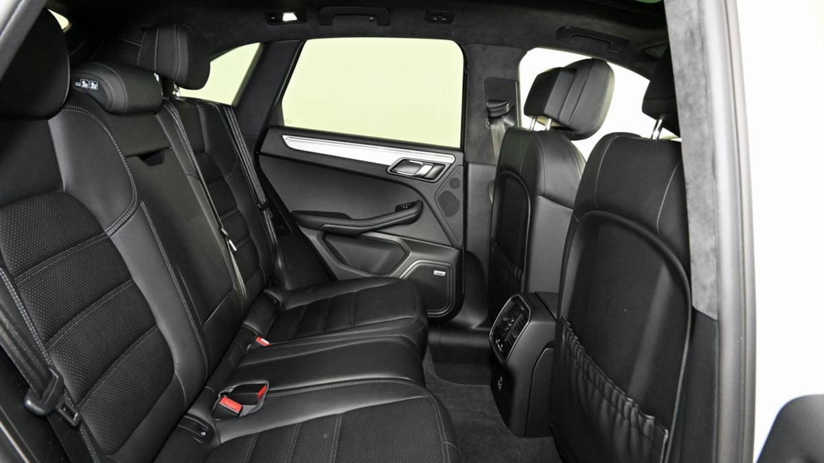 2021 Porsche Macan Turbo photo 12
