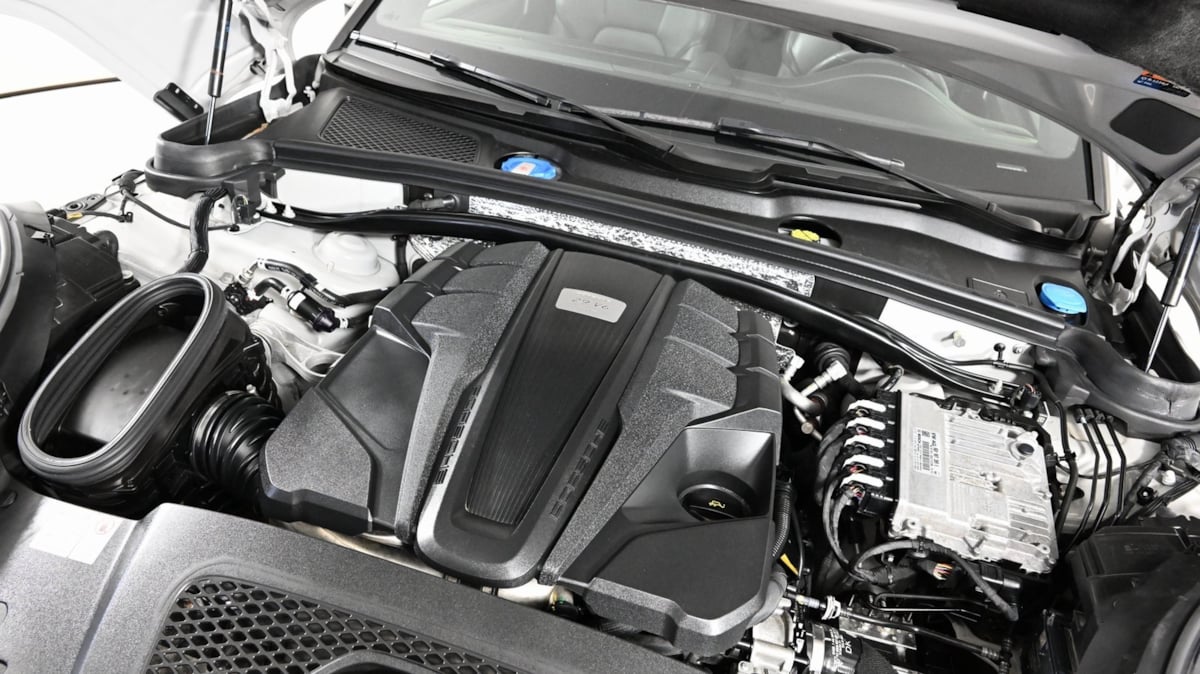 2021 Porsche Macan Turbo photo 15