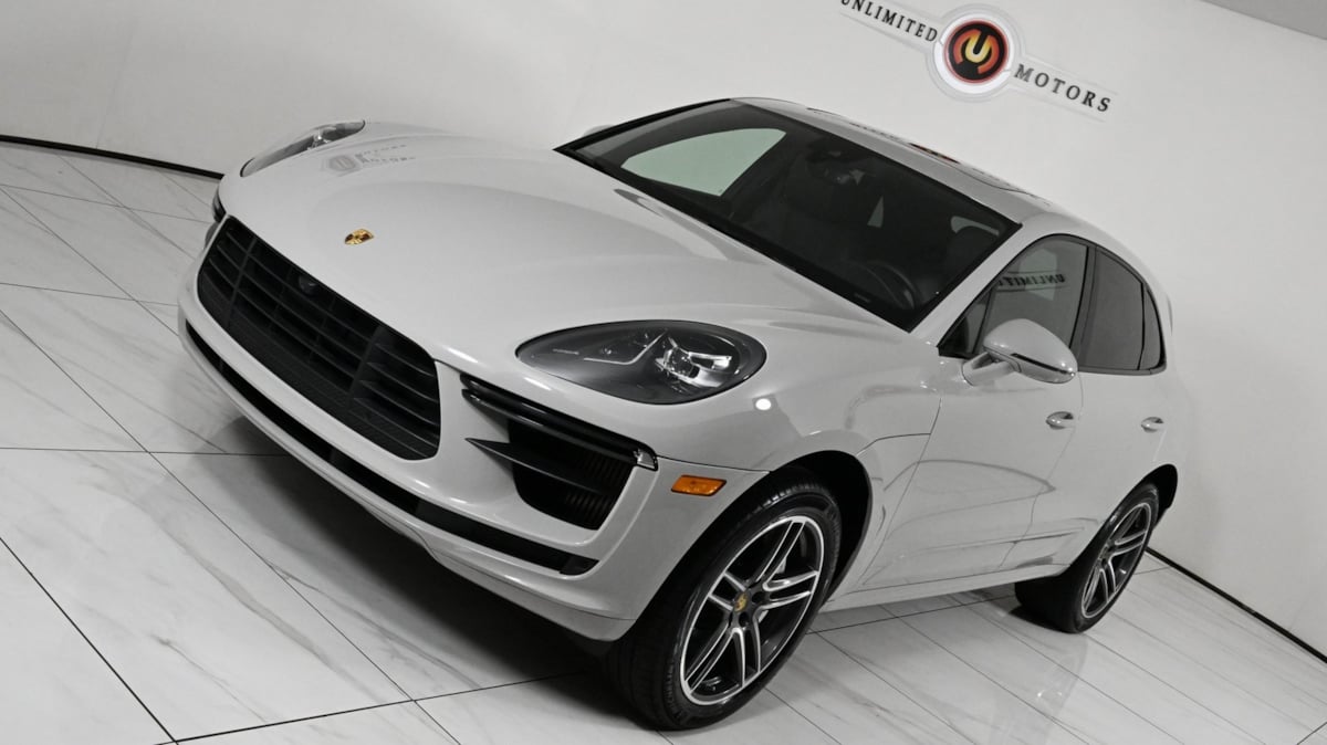 2021 Porsche Macan Turbo photo 17