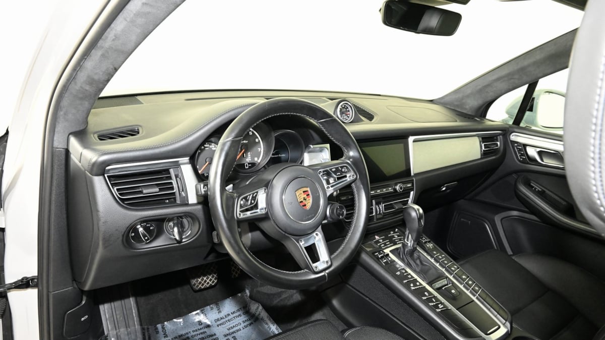2021 Porsche Macan Turbo photo 20