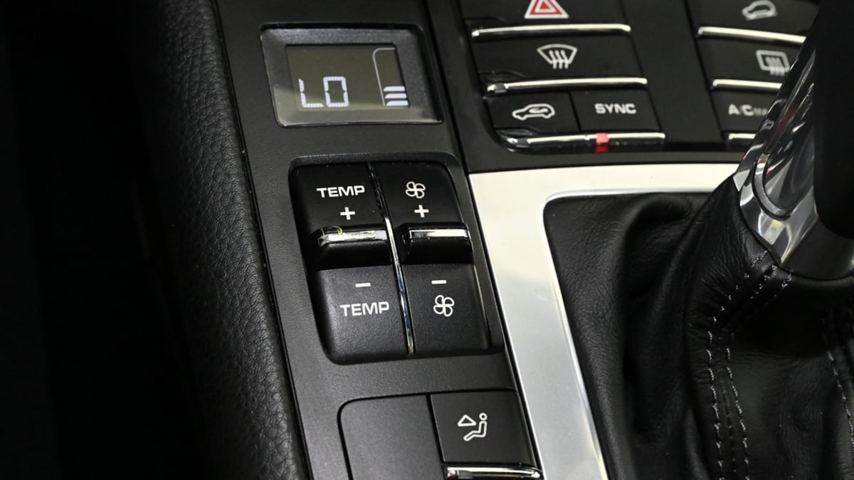 2021 Porsche Macan Turbo photo 21