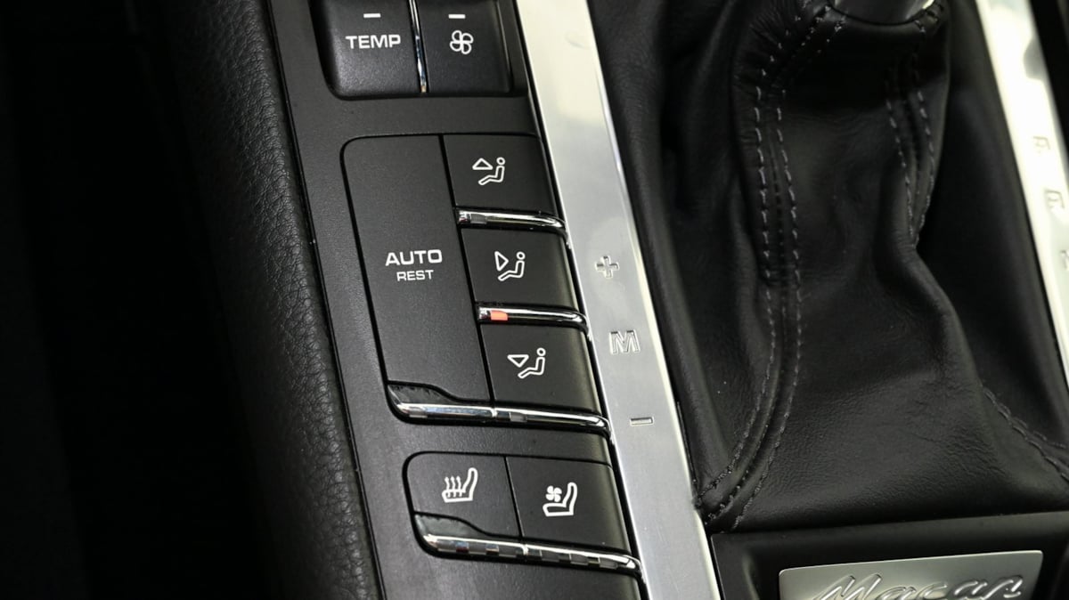 2021 Porsche Macan Turbo photo 22